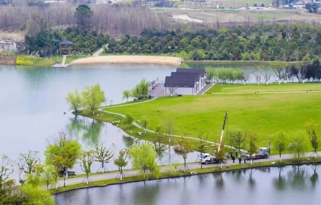 南京江宁龙山赏心谷湖畔自然景观