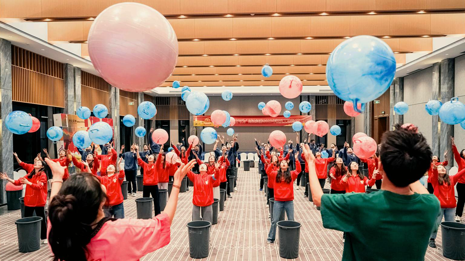 南京企业室内趣味运动会怎么搞?下雨天也能做的公司运动方案