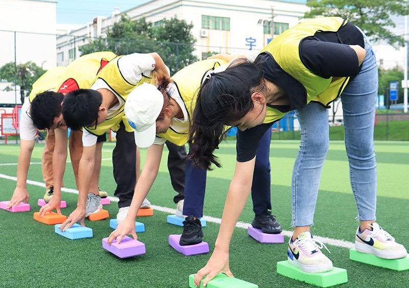 团建小游戏怎么挑？11个经典破冰游戏规则一次讲清 室内室外都能用