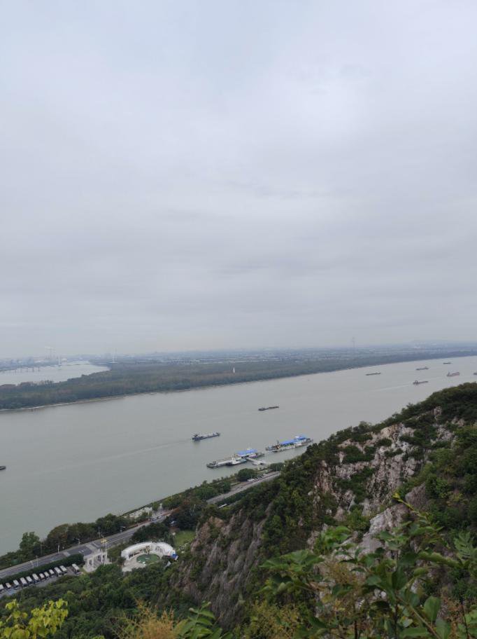 幕府山徒步俯瞰长江风景